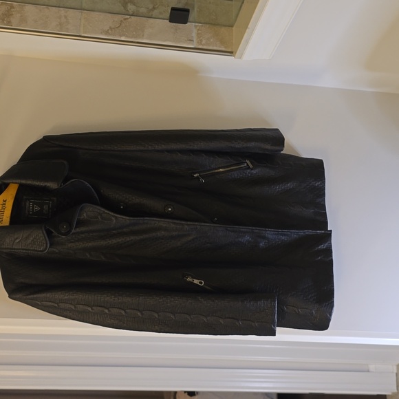 Leather Like Sweater Jacket - Picture 9 of 9